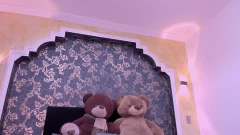 Snapshot of isa_little_star chatting on 12.28.24 Isa online show from 12.28.24