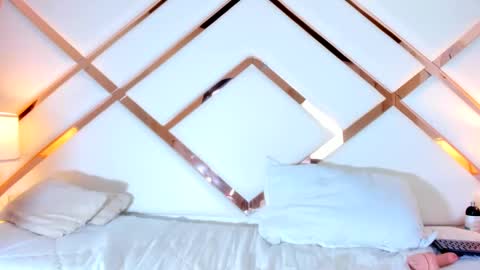 ISABELA online show from 01.10.25