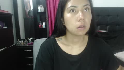 Snapshot of isa_mey chatting on 12.31.24 Isa online show from 12.31.24