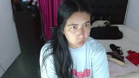 Snapshot of isa_mey chatting on 10.13.25 Isa online show from 10.13.25