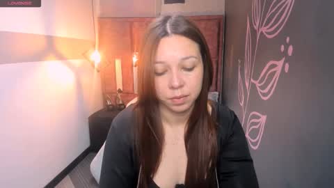 Snapshot of isa_thompson__ chatting on 09.12.25 I S A online show from 09.12.25