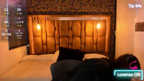 Snapshot of isa_thompson__ chatting on 10.22.25 I S A online show from 10.22.25