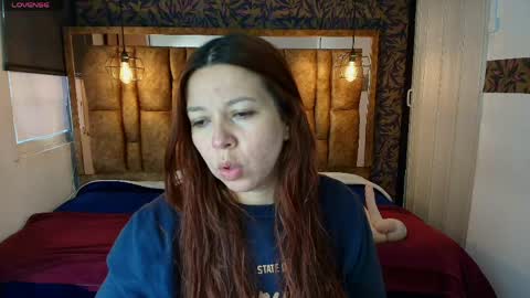 Snapshot of isa_thompson__ chatting on 05.08.26 I S A online show from 05.08.26
