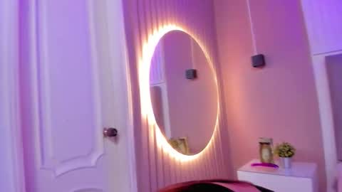 Snapshot of isa_vel chatting on 09.25.25 isa_vel online show from 09.25.25