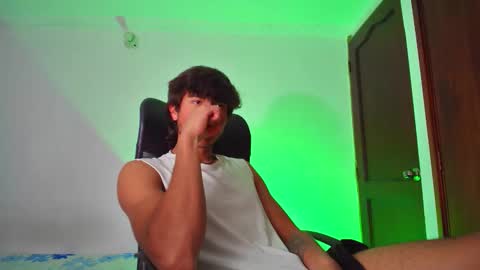 Snapshot of isaac__efx chatting on 10.22.25 isaac online show from 10.22.25