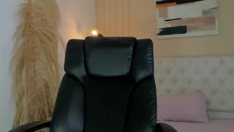 isaac_cryston online show from 11.08.25