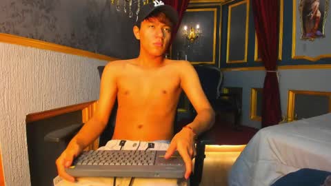 isaac_grimm online show from 04.12.26