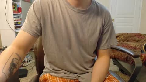 Snapshot of isaac_sheffield chatting on 12.15.24 isaac online show from 12.15.24