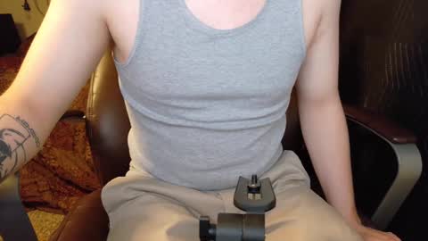 Snapshot of isaac_sheffield chatting on 01.08.25 isaac online show from 01.08.25