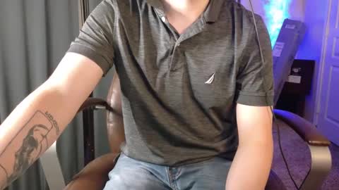 Snapshot of isaac_sheffield chatting on 09.11.25 isaac online show from 09.11.25
