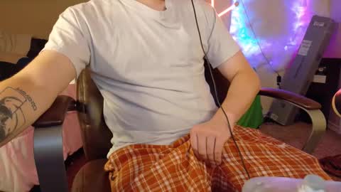 Snapshot of isaac_sheffield chatting on 09.14.25 isaac online show from 09.14.25