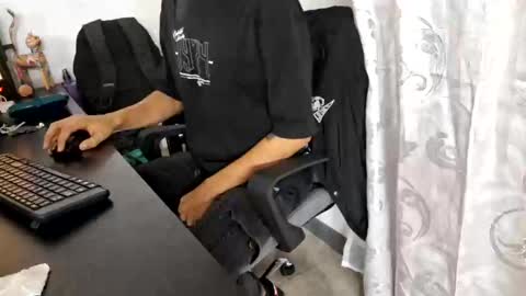 Snapshot of isaac_winter_ chatting on 09.30.25 Isaac online show from 09.30.25