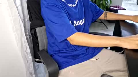 Snapshot of isaac_winter_ chatting on 10.03.25 Isaac online show from 10.03.25