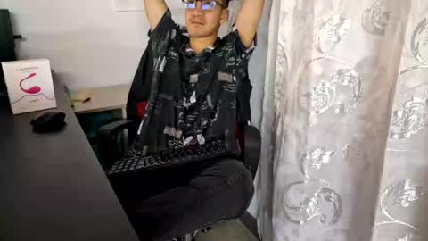 Snapshot of isaac_winter_ chatting on 10.18.25 Isaac online show from 10.18.25