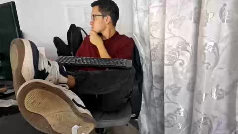 Snapshot of isaac_winter_ chatting on 10.31.25 Isaac online show from 10.31.25