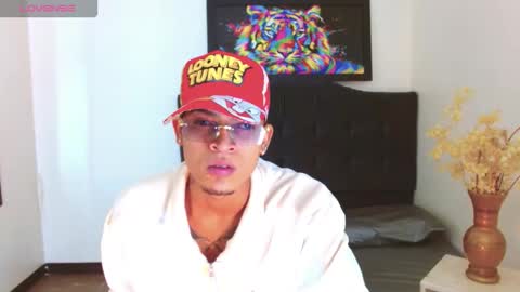 Snapshot of isaacas chatting on 11.19.25 Isaacas online show from 11.19.25