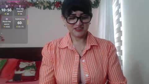 Snapshot of isabeel_sofia01 chatting on 10.16.25 Isabeel Sofia online show from 10.16.25