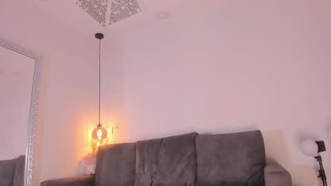 Snapshot of isabela_franco_ chatting on 10.16.25 Isabela online show from 10.16.25