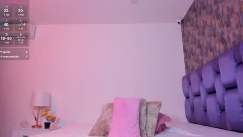 Isabela Angell  online show from 02.13.25