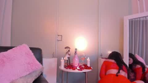 Isabela Angell  online show from 02.15.25
