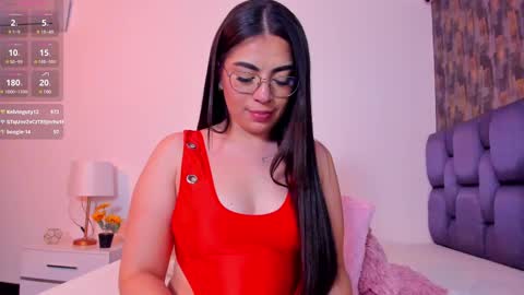 Isabela Angell  online show from 02.19.25