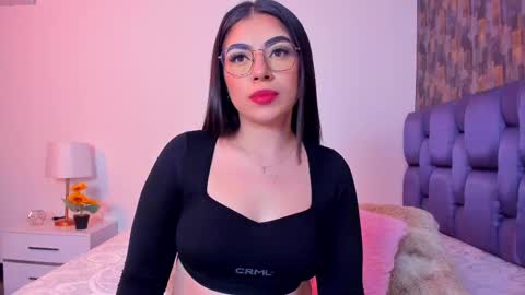 Isabela Angell  online show from 02.25.25