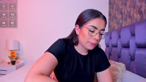 Isabela Angell  online show from 02.28.25