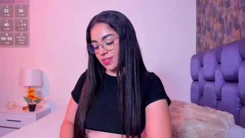 Isabela Angell  online show from 02.28.25