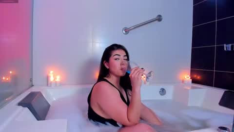 Isabela Angell  online show from 03.01.25