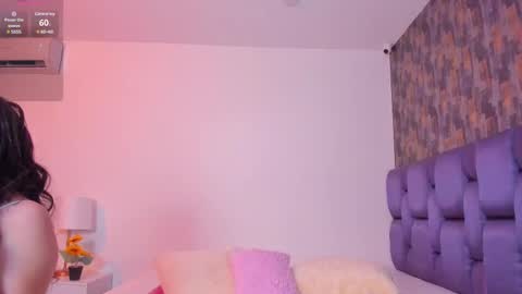 Isabela Angell  online show from 03.08.25
