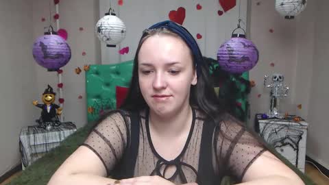 IsabelBlackberry online show from 10.27.25