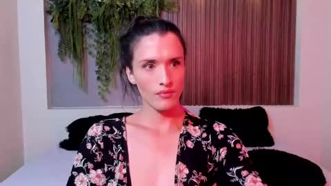 Snapshot of isabelfernandez chatting on 09.26.25 IsabelFernandez online show from 09.26.25
