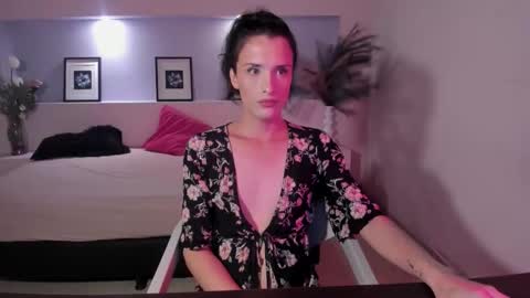 Snapshot of isabelfernandez chatting on 09.27.25 IsabelFernandez online show from 09.27.25