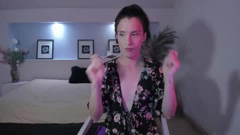 Snapshot of isabelfernandez chatting on 09.28.25 IsabelFernandez online show from 09.28.25