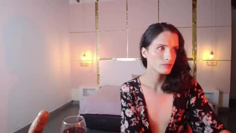 Snapshot of isabelfernandez chatting on 10.06.25 IsabelFernandez online show from 10.06.25