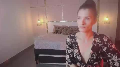 Snapshot of isabelfernandez chatting on 10.19.25 IsabelFernandez online show from 10.19.25