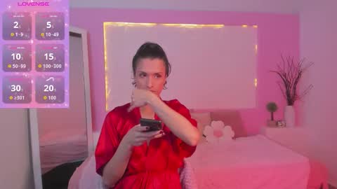 Snapshot of isabelfernandez chatting on 11.08.25 IsabelFernandez online show from 11.08.25