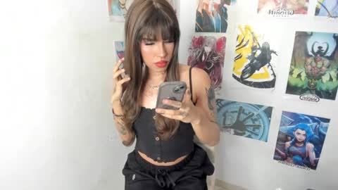 Snapshot of isabell_xstar chatting on 01.13.25 isa 3 online show from 01.13.25