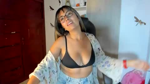 Snapshot of isabella22_1 chatting on 04.18.26 Isabella22 1 online show from 04.18.26
