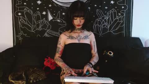    online show from 11.05.25