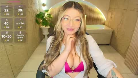 Snapshot of isabella__r chatting on 04.25.26 Isa online show from 04.25.26