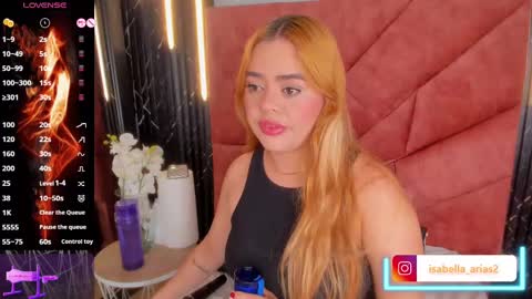 Snapshot of isabella_arias1 chatting on 03.08.25 Isabella Arias online show from 03.08.25