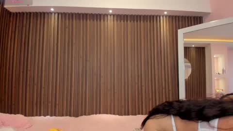 Isabella Cooper online show from 12.19.24