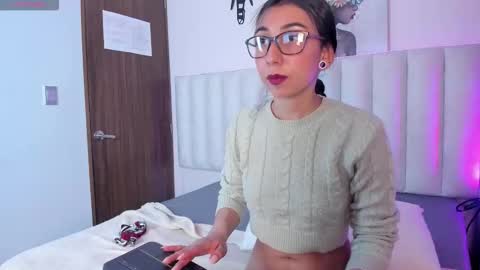 isabella_crofts online show from 11.10.25