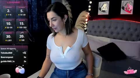 Snapshot of isabella_lt chatting on 03.06.25   online show from 03.06.25