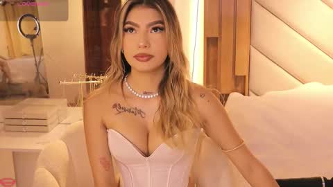 Snapshot of isabella_m_ chatting on 12.18.25 Isabella online show from 12.18.25