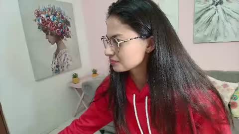 Snapshot of isabella_moen chatting on 06.22.26 Isa online show from 06.22.26