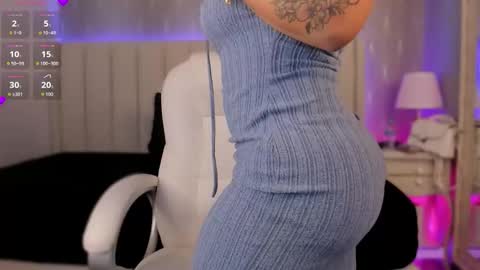 Snapshot of isabella_santamaria chatting on 10.27.25 Isa  online show from 10.27.25