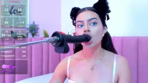 Snapshot of isabella_santos1 chatting on 10.17.25 Isabella  online show from 10.17.25