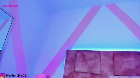 Isabella White online show from 02.25.25